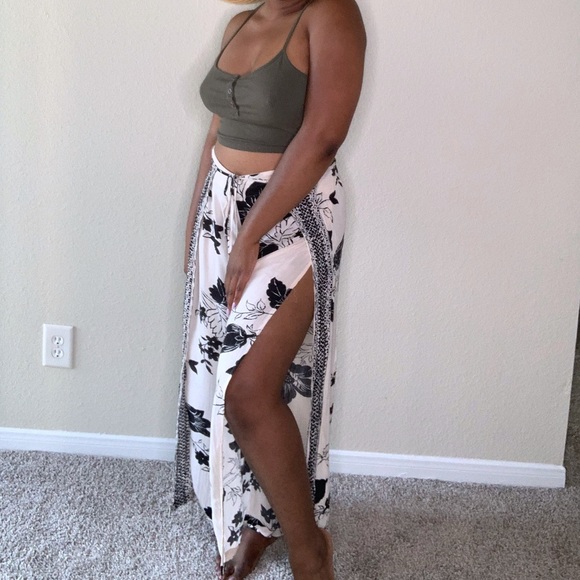 SOLD Billabong Adventure Beige Print Wrap Pants - Picture 4 of 5